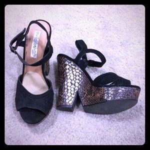 Naughty Monkey Wedges Size 8